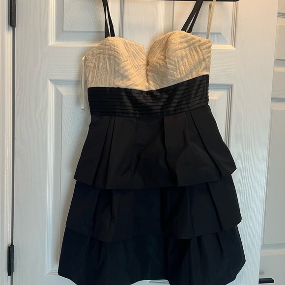 BCBG MaxAzria dress, strapless or with black straps, built in bra - Picture 1 of 4